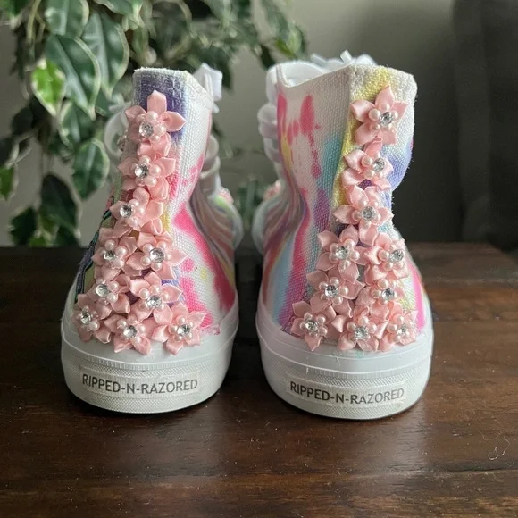 Ripped-n-Razored New Custom Daisy Duck Hi Top Sneakers Tennis Shoes Size 8 - Picture 4 of 7